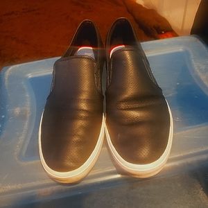 Lacoste male Gazon (black) all leather slip on's.